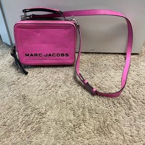 Marc Jacobs The Box Leather Crossbody in Textured Pink!